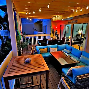 Boathouse Condo, Downtown Harbor, Private Access, Waterfront, On Golf Course, Water Taxi Pickup Holiday home Destin